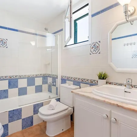 بيت للعطل Sea Garden Holidays