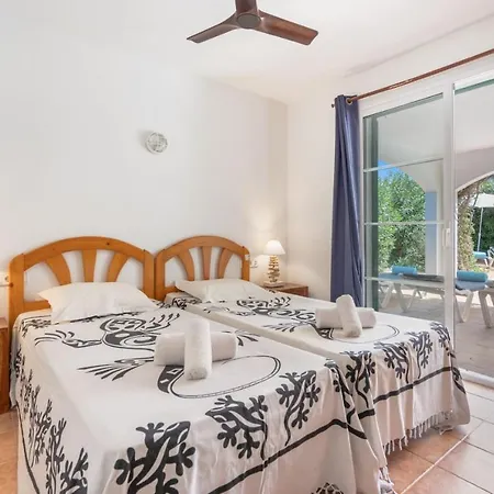 Sea Garden Holidays 펜션 아다이아 항구