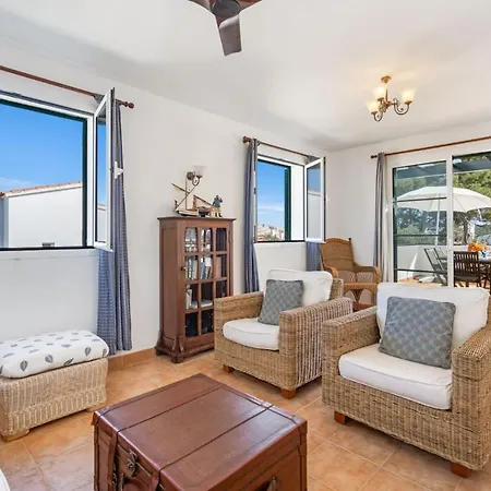 Sea Garden Holidays 펜션